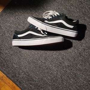 VANS OLD SKOOL. MENS SZ 6.5 WOMANS 8.